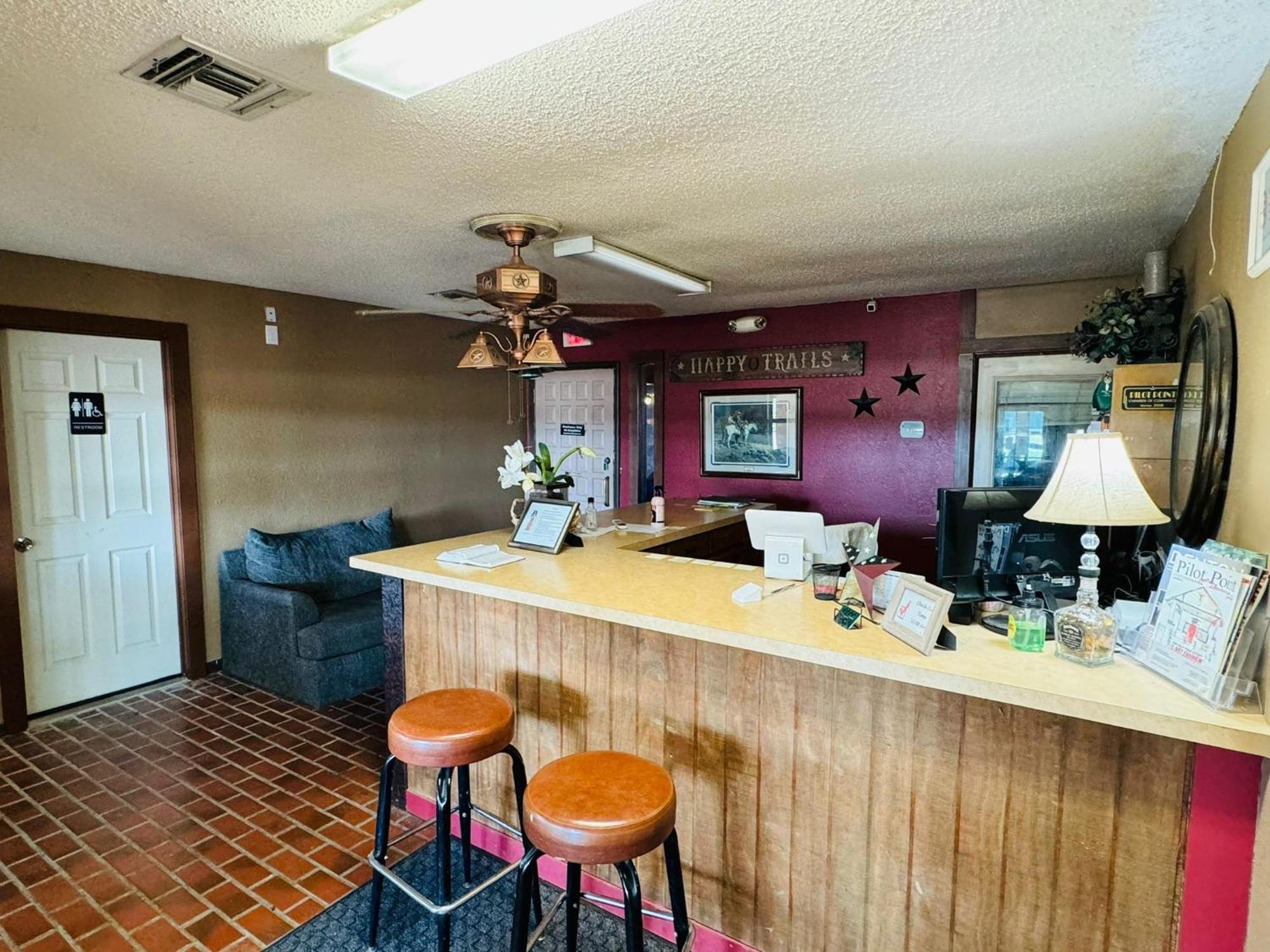 Four Horsemen Motel Pilot Point Extérieur photo